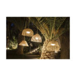 Suspension extérieure en osier naturel, forme cloche suspendue aux arbres, lumière chaude