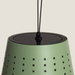 Suspension extérieure vert céladon en métal perforé conique, câble de suspension visible