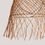 Suspension en rotin naturel tressé, forme cloche ajourée avec franges, pour extérieur