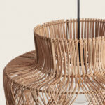 Suspension en rotin naturel tressé, forme évasée avec tige noire et douille centrale