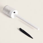 Torche solaire blanche démontée, corps transparent, tige blanche et piquet noir séparé