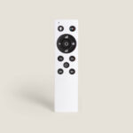 Télécommande blanche pour ventilateur de plafond, design mince, boutons marche/arrêt, réglage vitesse et minuterie