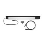 Projecteur linéaire mural noir avec diffuseur blanc, boîtier métal et câbles de connexion