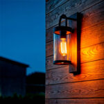 Applique murale extérieure brun clair en métal et verre cylindrique, fixation verticale avec ampoule filament visible