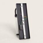 Applique murale extérieure noire à diffuseur opalin, plaque de fixation rectangulaire avec câblage visible