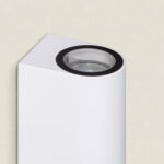 Applique murale extérieure blanche rectangulaire avec optique circulaire encastrée et anneau noir