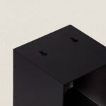 Applique murale extérieure noire en métal cubique avec deux fentes de fixation