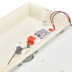 Applique murale LED rectangulaire boîtier blanc avec module driver visible et câblage