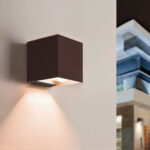 Applique murale extérieure carrée marron foncé en aluminium LED solaire, éclairage dirigé vers le bas