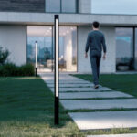 Balise extérieure LED noire à bande lumineuse verticale sur piquet pour allée