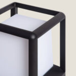 Balise extérieure muret en aluminium noir, diffuseur opalin blanc de forme carrée