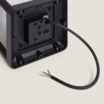 Balise extérieure base carrée noire avec câble électrique gainé et fils dénudés pour montage sur muret