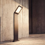 Balise sur pied LED angulée, aluminium noir mat, tête rectangulaire inclinée