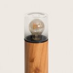 Balise sur pied en bois avec globe en verre et ampoule à filament visible
