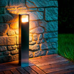 Balise sur pied anthracite en aluminium avec éclairage LED rectangulaire, hauteur 80 cm pour extérieur