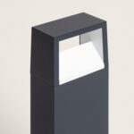 Balise sur pied anthracite en aluminium rectangulaire, diffuseur incliné blanc