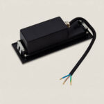 Balise encastrable murale rectangulaire noire avec boîtier d'alimentation et câble apparent