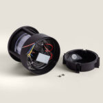 Balise extérieure cylindrique en aluminium noir, diffuseur transparent et boîtier ouvert montrant câblage et module LED