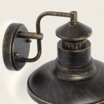 Applique murale extérieure en métal finition bronze vieilli, abat-jour conique orienté vers le bas