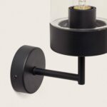 Applique murale extérieure noire métal avec abat-jour cylindrique en verre et bras de fixation mural