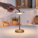 Lampe à Poser LED Portable Extérieure Métal avec Batterie Rechargeable Estepona Laiton – Image 3