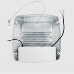 Plafonnier LED, dissipateur aluminium argenté, boîtier driver blanc et câbles d'alimentation